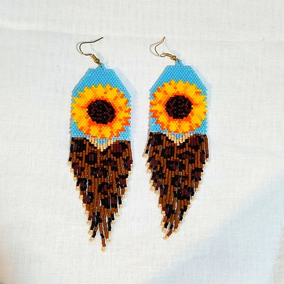 Handmade beaded Sunflower/Animal print earrings with fringe - Picture 3 of 4